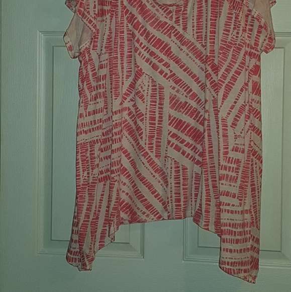 Peach and White Shark Bite Hem Summer Top - Picture 2 of 3